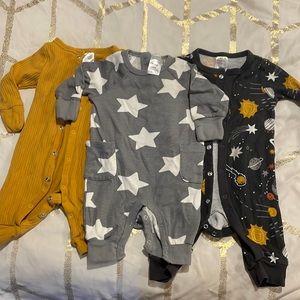 Play/sleep suits